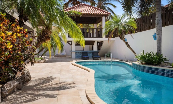 Opal House | Spacious Villa near Beaches w/Pool & Sunset Deck