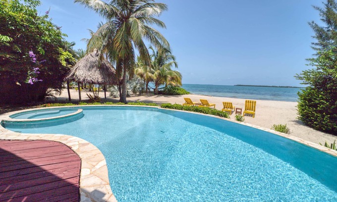 Placencia Villa | Spacious Villa on the Beach in Quiet North Placencia Village