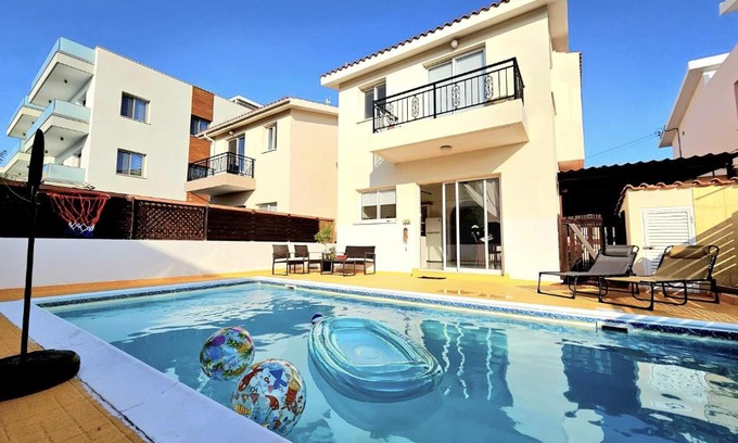 Universal Villa | Spacious Villa with Private Pool