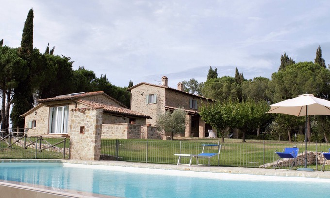 Gualdo Cattaneo Villa | Spacious villa with swimming pool in stunning scenery and picturesque villages