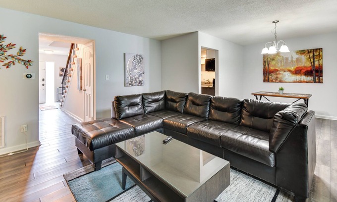 Norfolk - Virginia Beach House | Spacious Virginia Beach Home: 3 Mi to Town Center