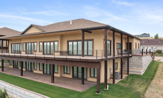 Spearfish House | Spacious w/Amazing View, Large Deck Spacious Open Plan Near Spearfish