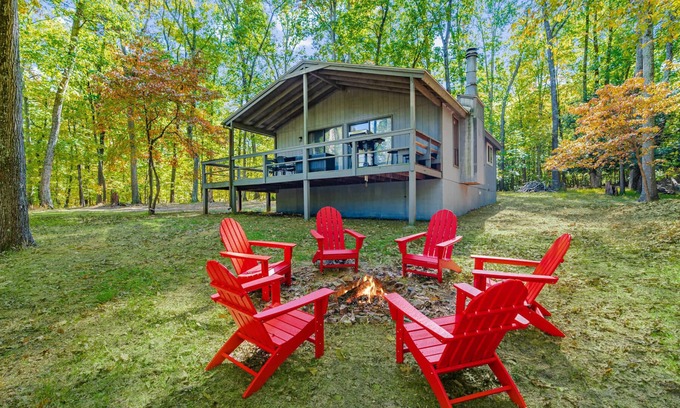 Sleepy Hollow Cabin | Spacious w/Hot Tub, Fire Pit, Deck, Grill and WiFi