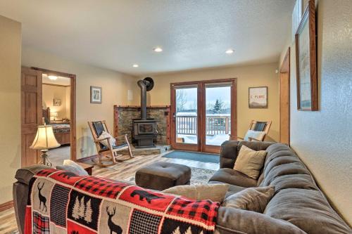 Wasilla House | Spacious Wasilla Home - 3 Mi to Downtown!