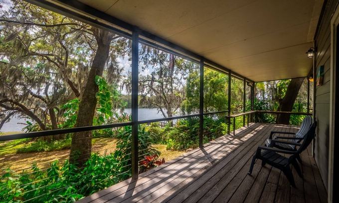 Temple Crest House | ☆Spacious Waterfront Oasis☆ Private Dock & Balcony