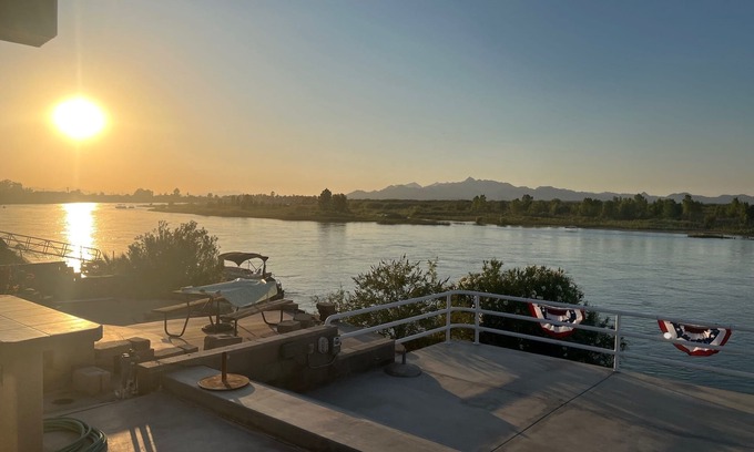 Blythe House | Spacious Waterfront Property on The Colorado River with your own Dock and Beach!