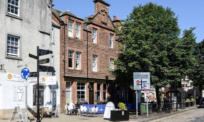 North Berwick Apartment | Spacious, well equipped four bedroom apartment