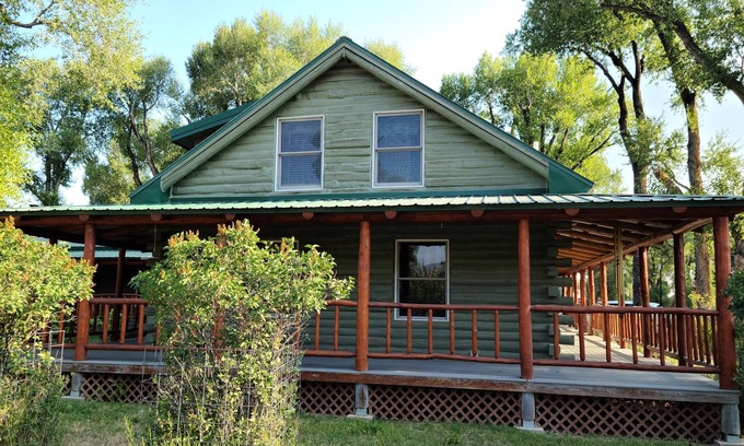 Riverside Cabin | Spacious Western Lodge | Sleeps 10 | Rustic Luxury in Riverside, Wyoming