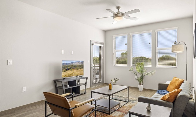 Glendale Sports and Entertainment District Apartment | Spacious Westgate CozySuites by stadium w/pool 2