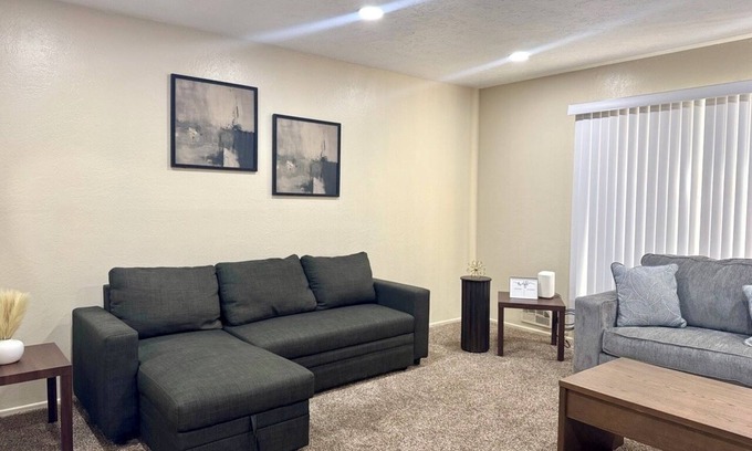 Hanford House | SpaciousHome with King Bed, Game Room & Washer/Dryer