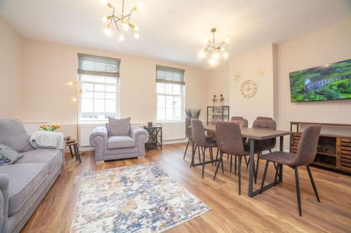 Woolwich Riverside Apartment | Spacy 3 BR Woolwich apartment