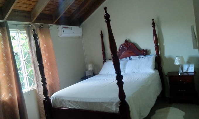 Spanish Town House | Spanish Palms Villa, in Spanish Town