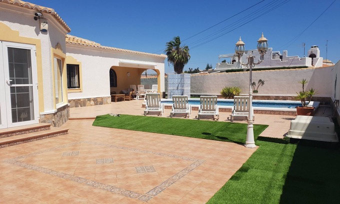 Torrevieja Villa | Spanish Villa with private pool 8x4 meters, 3 bedrooms, garage, driveway, airco