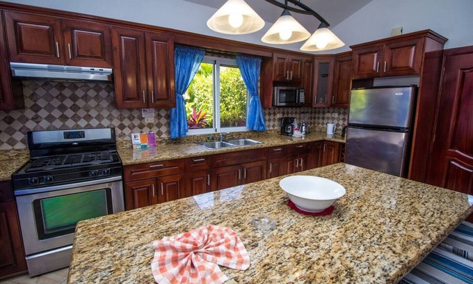 La Mulata Villa | Spanish villa with private pool— 8 min from the beach!