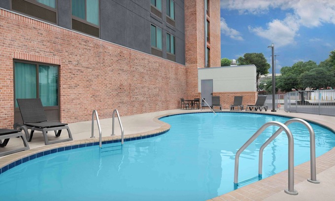 Oak Park - Northwood Hotel | Spark by Hilton San Antonio Airport