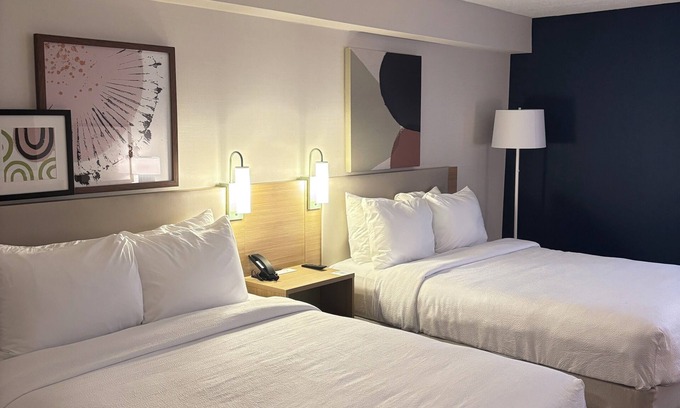 Gateway Hotel | Spark by Hilton Toronto Mississauga
