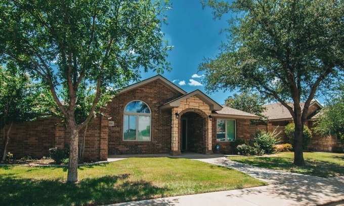 Lubbock House | Spark Getaways: The Mulligan Spa and Golf