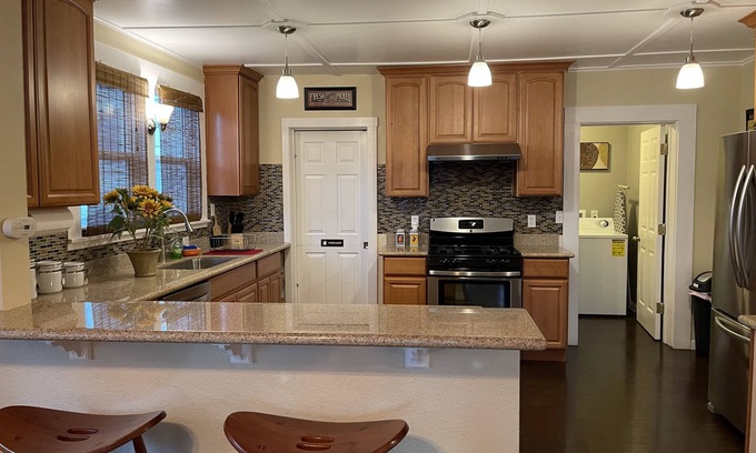 Dixon House | Sparkling Clean-Convenient location!