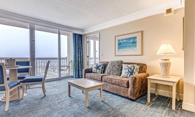 Ortona Park House | Sparkling ocean-view suite with gym & high-speed WiFi