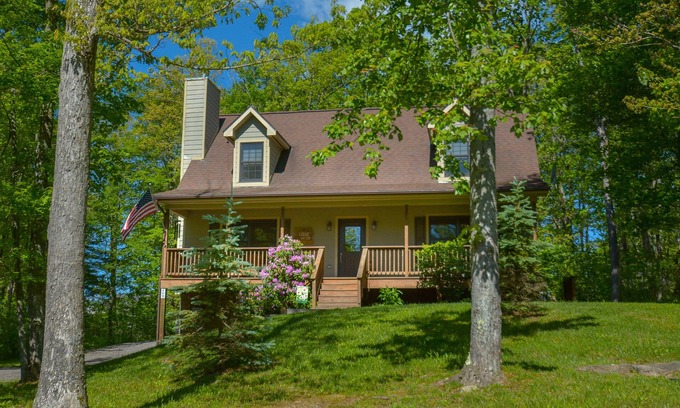 McHenry House | Sparky's Lodge | The Cape Cod of Deep Creek!