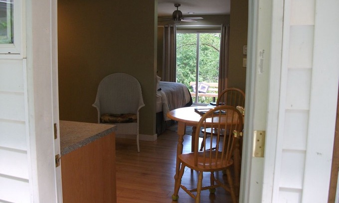 Salt Spring Island Apartment | Sparrow Haven ~ Peaceful Comfort Close to Town!