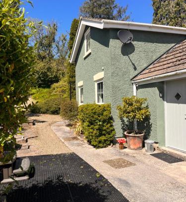Amroth House | Sparrows Nest Holiday Cottage