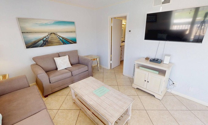 Destin Condo | SPC 2013 is a Pet Friendly Upstairs 1 BR with Seasonal Beach Setup