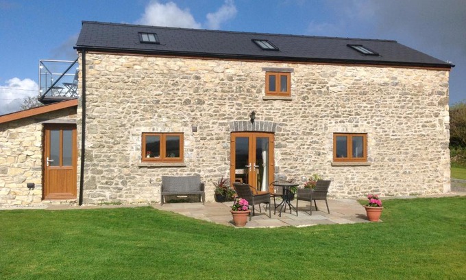 Vale of Glamorgan House | Special 10-17OCT Beautiful Dog Friendly Cottage near Cardiff, Cowbridge, Barry