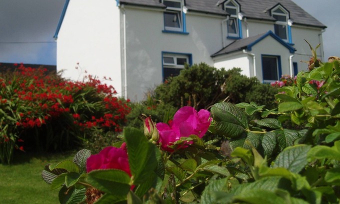 Brandon Cottage | SPECIAL WEEKLY DISCOUNTS!!! Traditional cottage with views of Brandon Bay