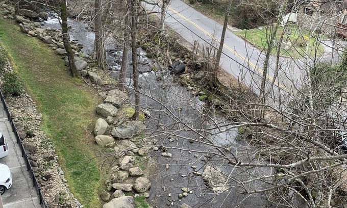 Gatlinburg Condo | Special! Winter rates! Creekside, large balcony and mountain view
