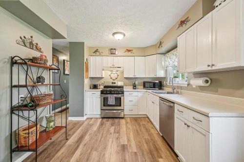 West Jefferson House | Specious 3BR Family Stay