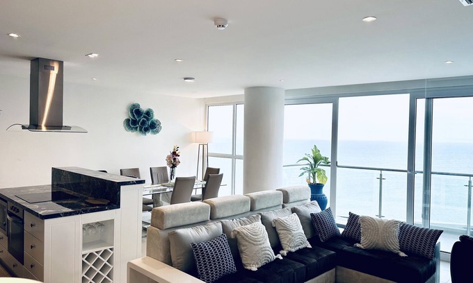 Manta Condo | Spectacular 17th floor of ocean view 3bd 2 1/2 bath