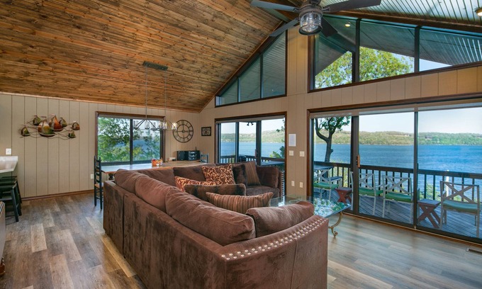 Lost Bridge Village House | Spectacular 180° Beaver Lakefront Views! Steps to Shoreline+Pool Table+Fire Pit