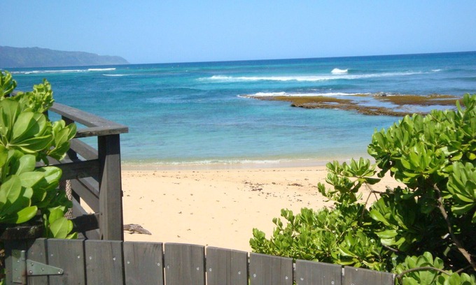 Haleiwa House | Spectacular 2 Bedroom 2 Bath Oceanfront Cottage
