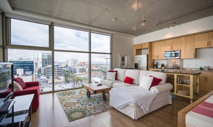 Downtown Las Vegas Condo | Spectacular 270 degree view- Clean and full of amenities