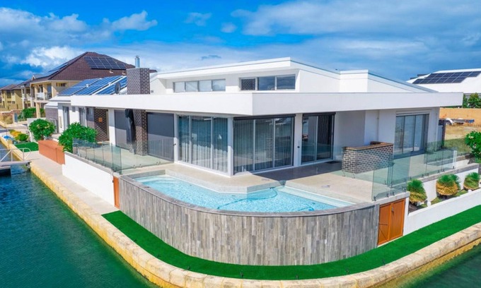 Dudley Park Villa | Spectacular 270° views of canal, private pool & jetty, king bed & an office!