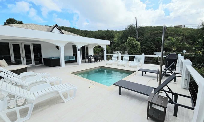 Valley Church House | Spectacular 4 bdr house with Pool & Garden