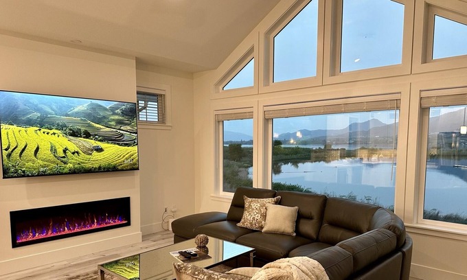 Okanagan-Similkameen House | Spectacular 5 bedroom LAKEFRONT Home in “The Cottages on Osoyoos Lake”