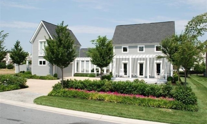 Canal Corkran House | Spectacular 7 Bedroom Luxury House with Pool and Hot Tub