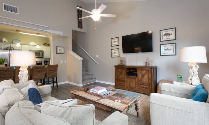Corpus Christi House | Spectacular & Affordable Upscale 3 Bed TH, sleeps 8, Resort H/Pool, Specials
