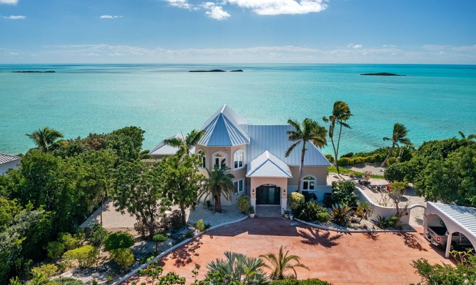 Juba Sound Villa | spectacular and completely restored villa in paradise.