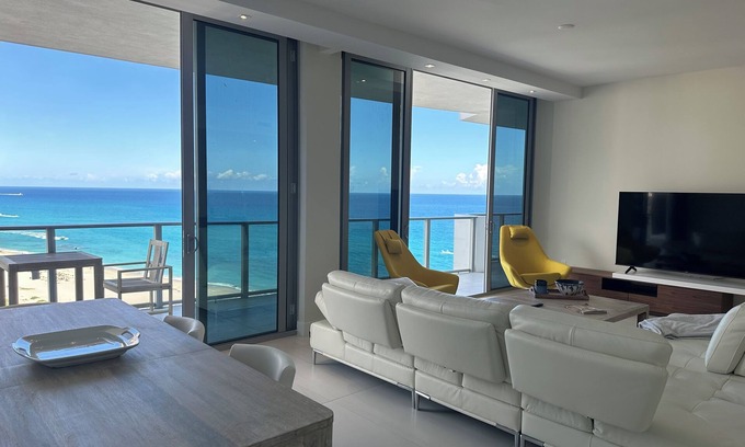 Singer Island Apartment | Spectacular Beach front with WiFi, fitness room and Spa service