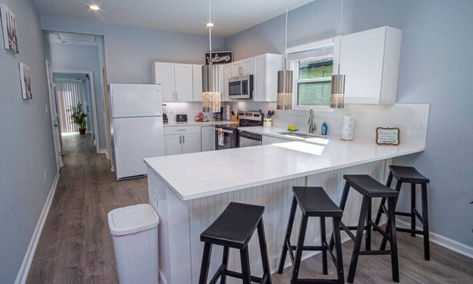 Eastside Promise Neighborhood House | Spectacular Brand New 4BR and GH Near DT/Riverwalk