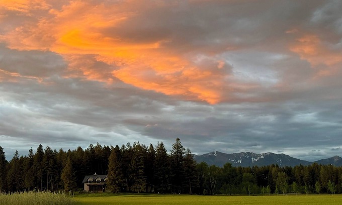 Bigfork House | Spectacular Designer Home Between Flathead River and Swims Creek in Bigfork