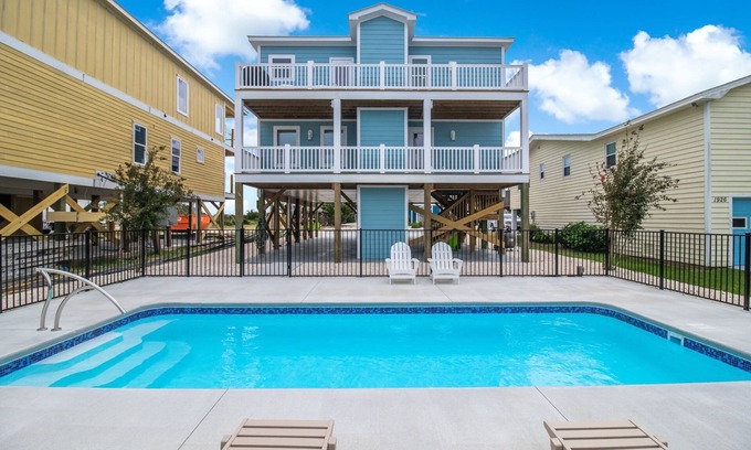 Long Beach House | Spectacular Dog Friendly 2nd Row New Home with Amazing Ocean Views, Large Pool and Elevator