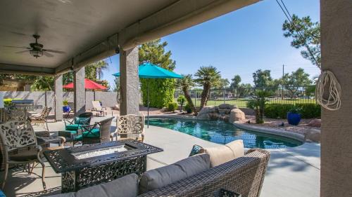 Superstition Springs House | Spectacular Golf Course Home with Pool and Views