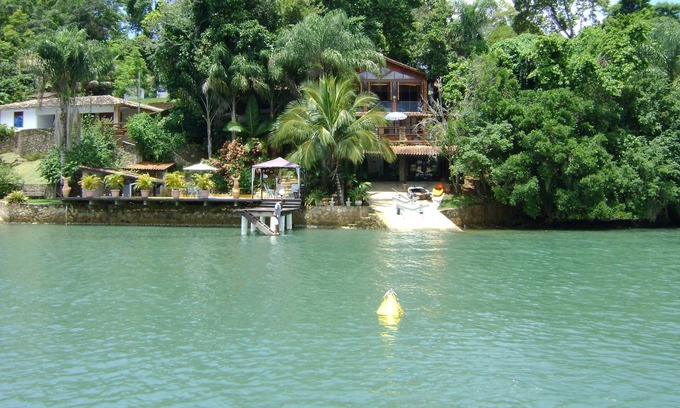 Paraty House | Spectacular home in Araujo Island in Paraty facing the sea