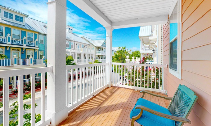 Sunset Island House | Spectacular House Near Bay w/Shared Pool, Water Views, Private W/D, AC, WiFi