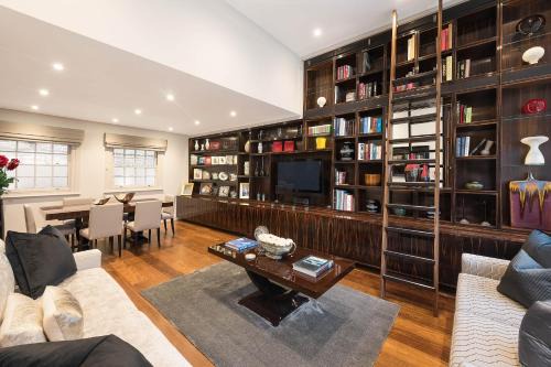 Brompton & Hans Town House | Spectacular Knightsbridge House Harrods 1 minute
