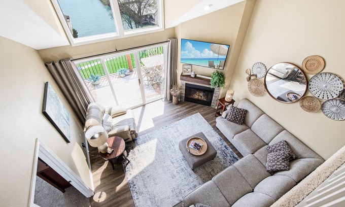 Kaiser Condo | Spectacular Lake and Wildlife Views!